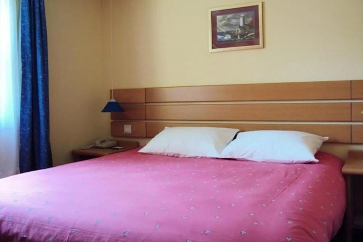 Room 4 of 17