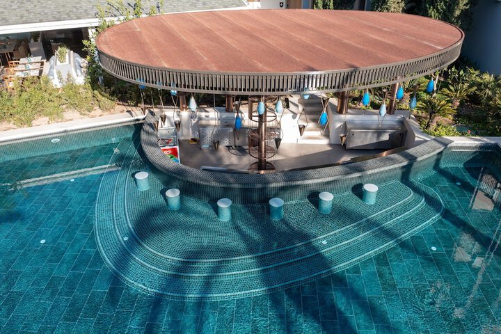 Pool 247 of 551