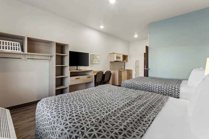 Basic Queen Bed (6 of 11)
