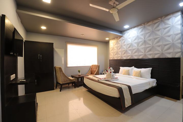 Room 9 of 27