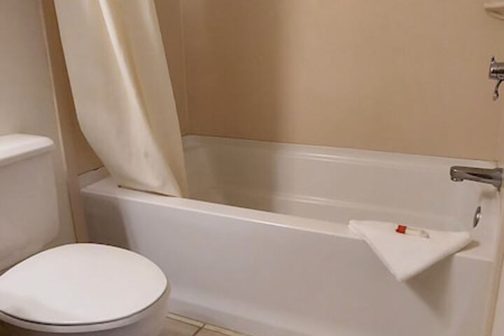 1 King Bed (5 of 7)