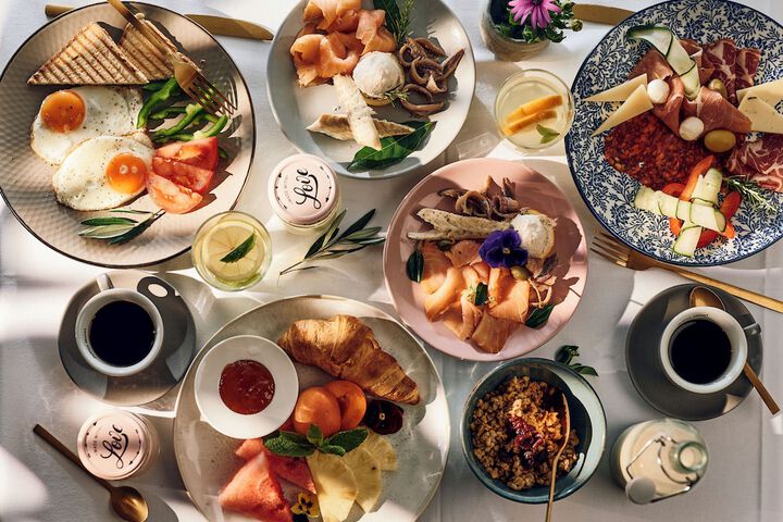 Breakfast/Coffee Service 70 of 92