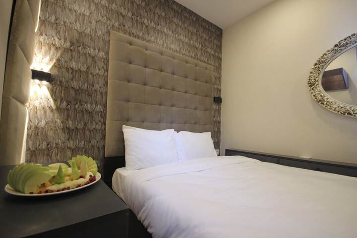 Room 81 of 204