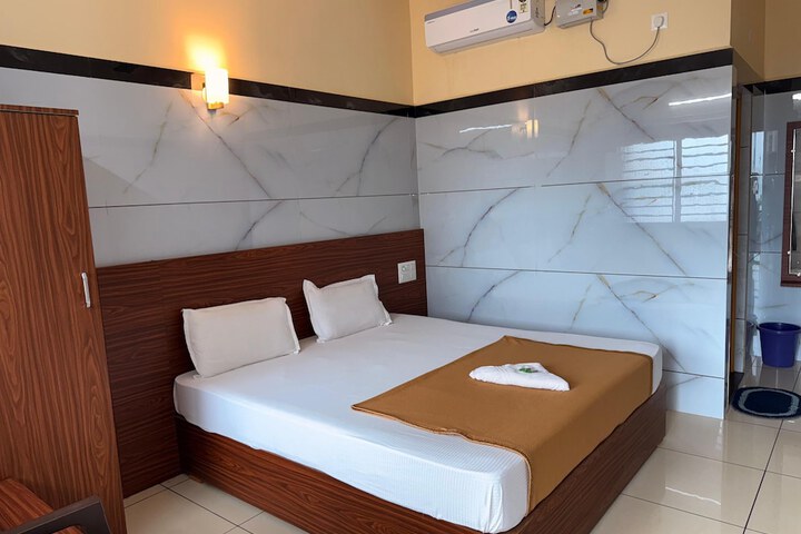 Room 10 of 26