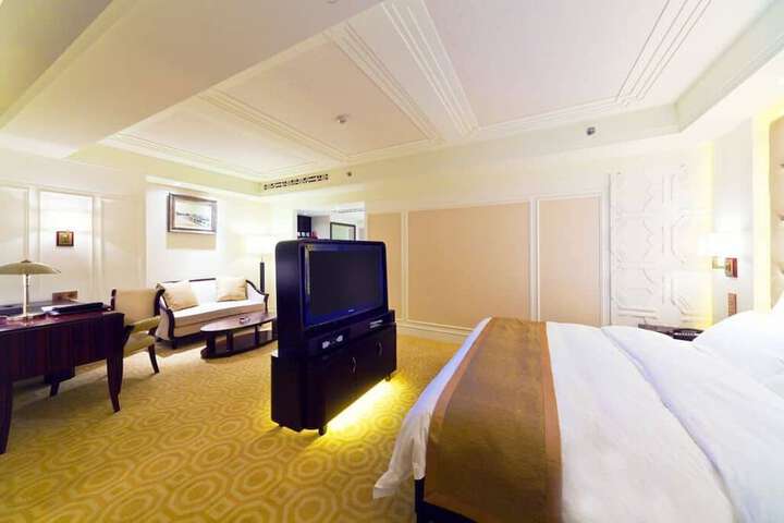 Room 32 of 99