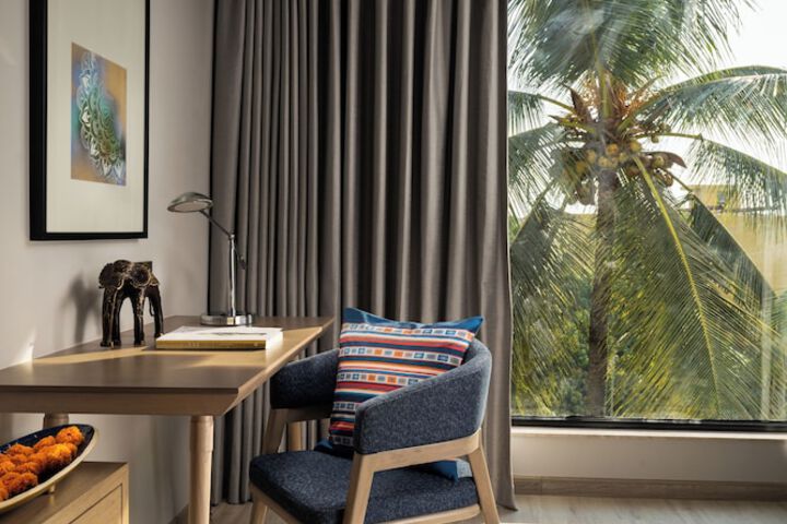 Room 10 of 36