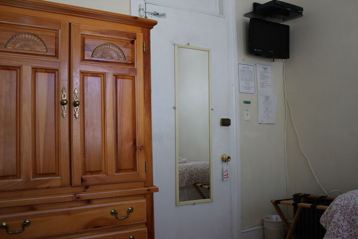 Room 28 of 44