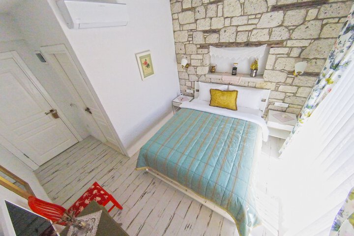 Room 14 of 77