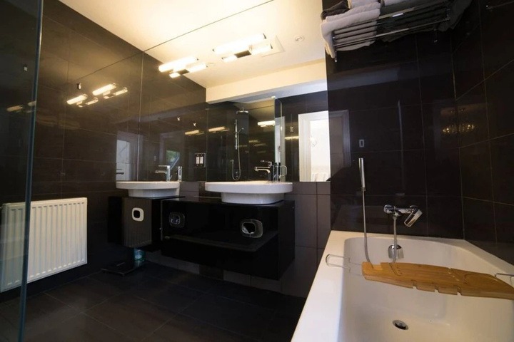 Room 8 of 20