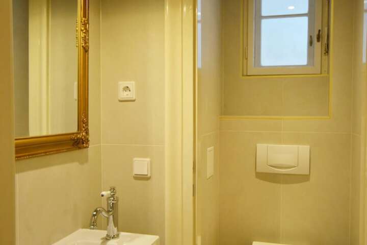 Room 45 of 49