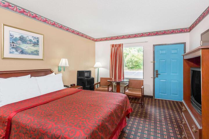 1 Queen Bed (13 of 21)