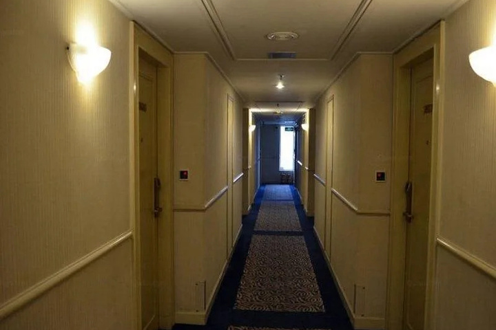Room 15 of 26
