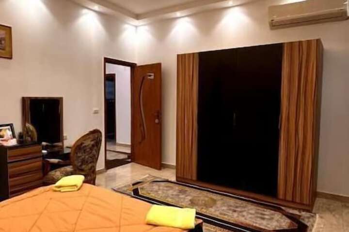 Room 4 of 30