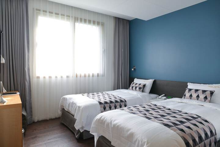 Room 53 of 140