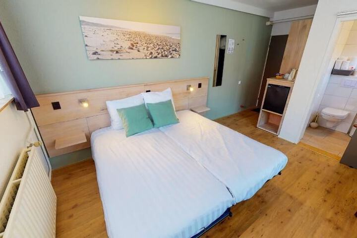 Room 7 of 26
