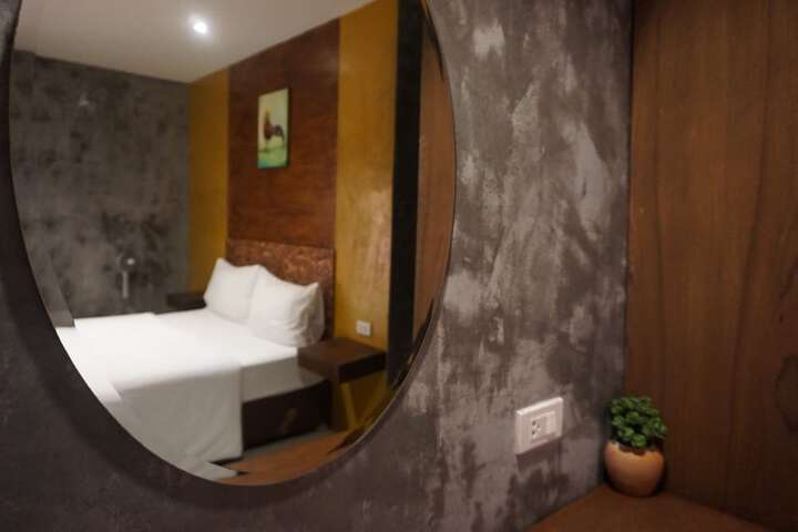 Room 18 of 32