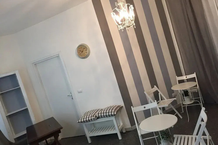 Room 9 of 13