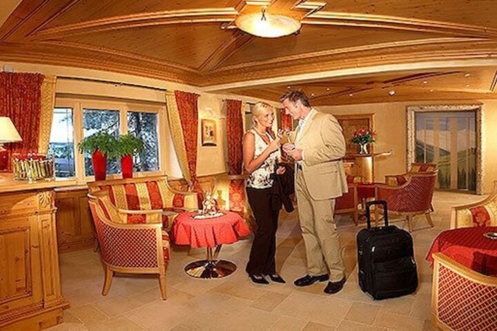 Lobby lounge