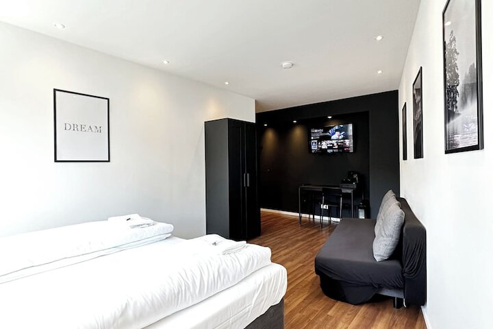 Room 13 of 63