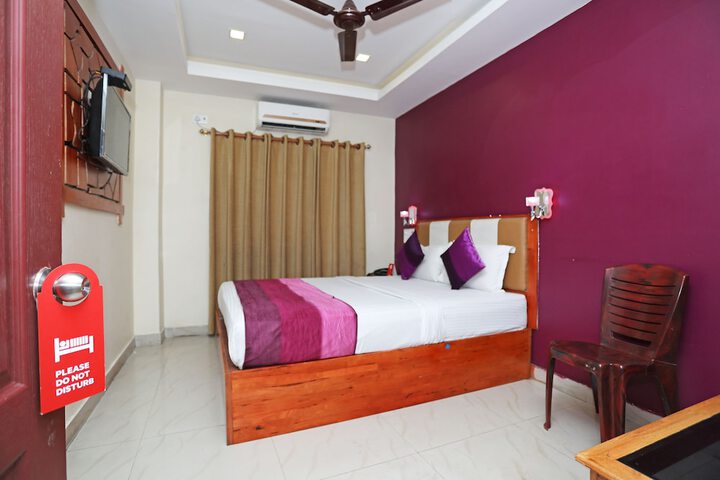 Room 9 of 12