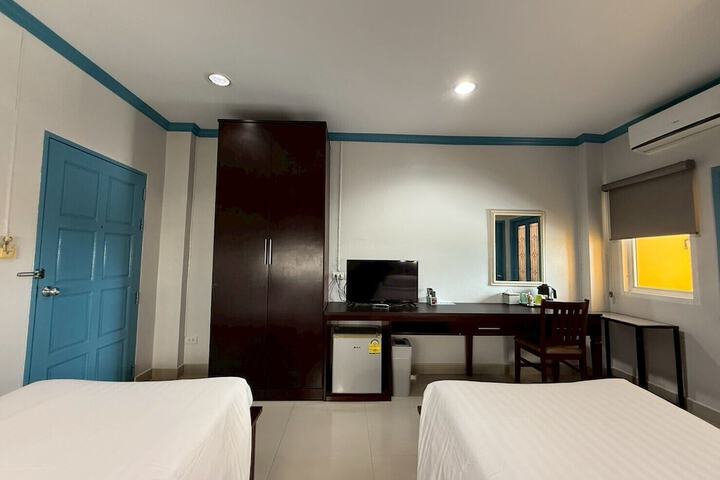 Room 13 of 34
