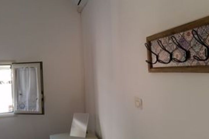 Room 28 of 49