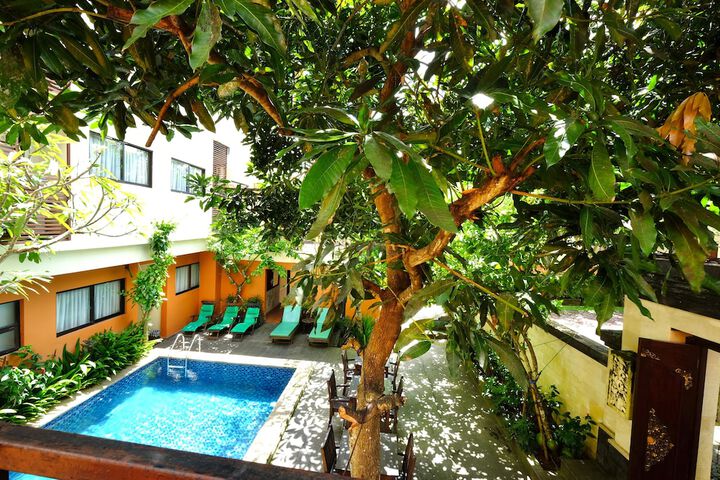 Hotel Pool