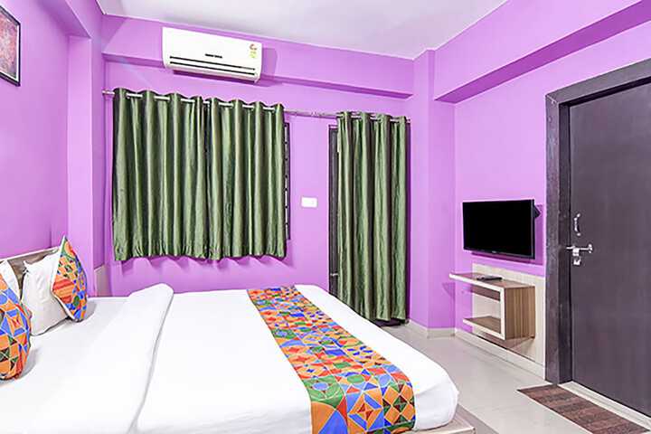 Room 10 of 28