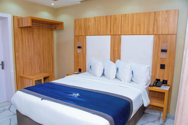 Room 9 of 26