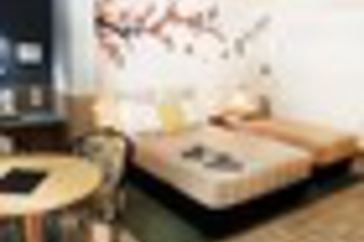 Room 5 of 18