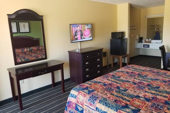 Room 8 of 12