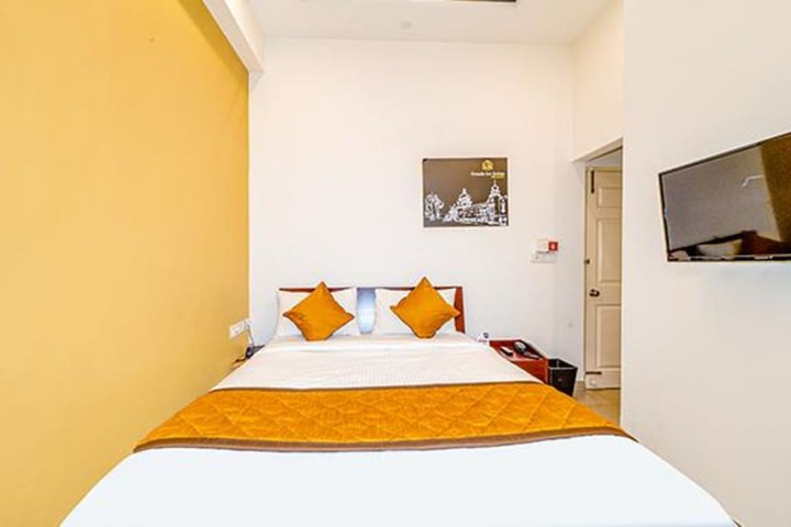 Room 14 of 37
