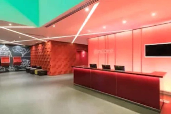 Entrance & Lobby