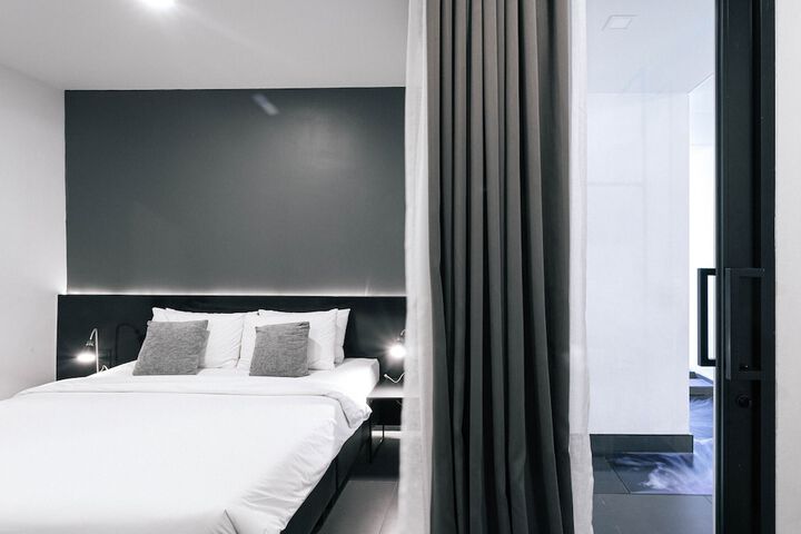 Room 19 of 82