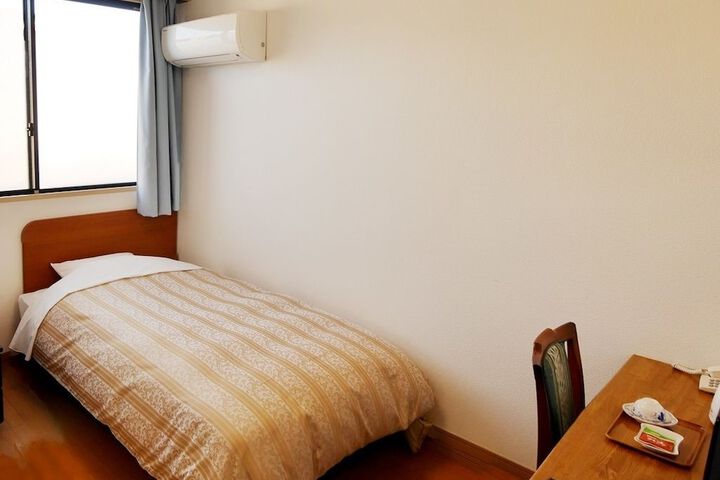 Room 12 of 27
