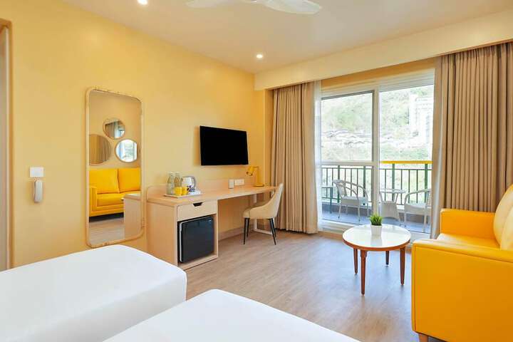 Room 10 of 39