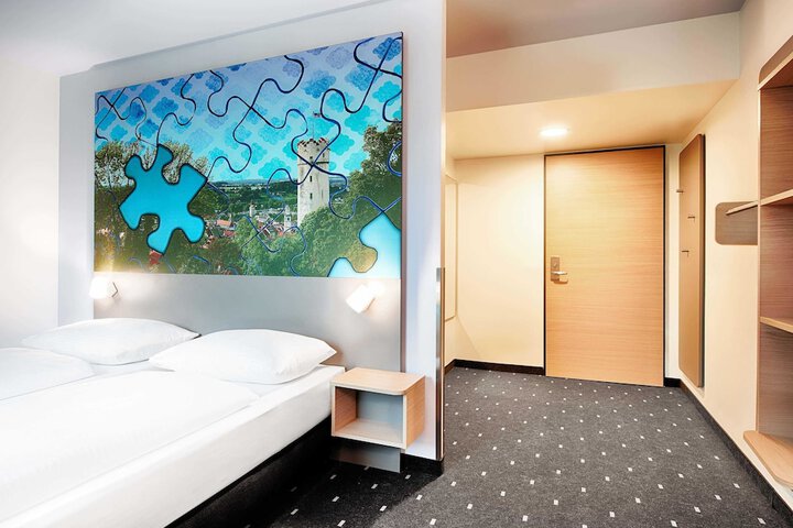 Room 12 of 25