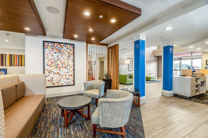 Lobby lounge