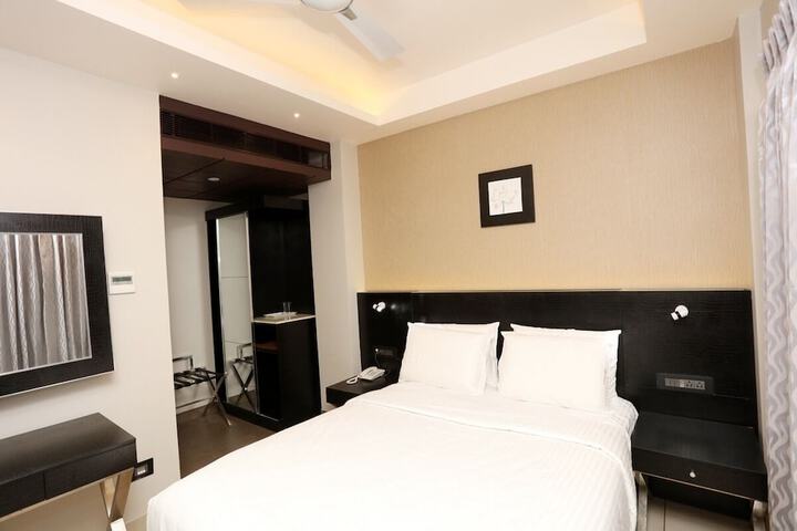 Room 5 of 25