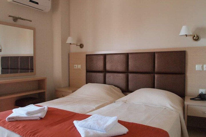 Room 2 of 26