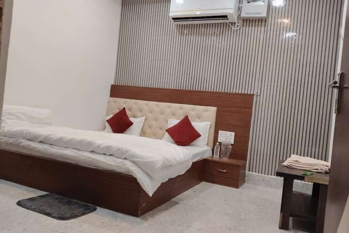 Room 2 of 2