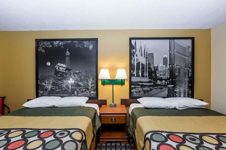 2 Queen Beds (7 of 10)