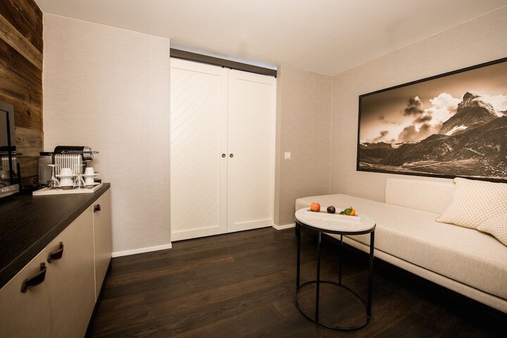Room 33 of 102