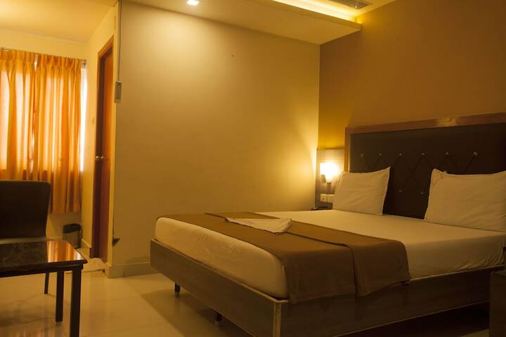 Room 10 of 18