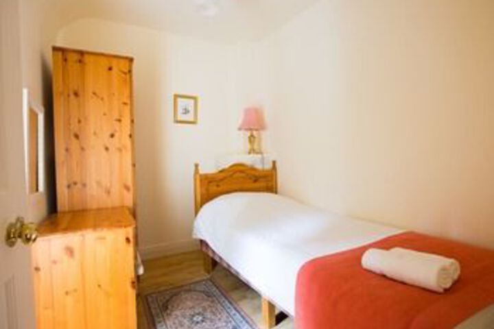 Room 7 of 19
