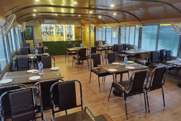 Dining 4 of 8