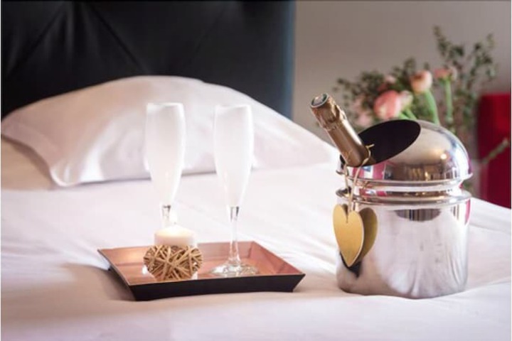 Champagne service