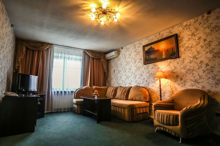 Room 9 of 84