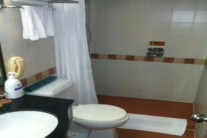 Room 8 of 25
