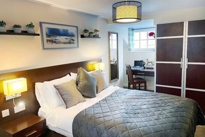 Room 2 of 16